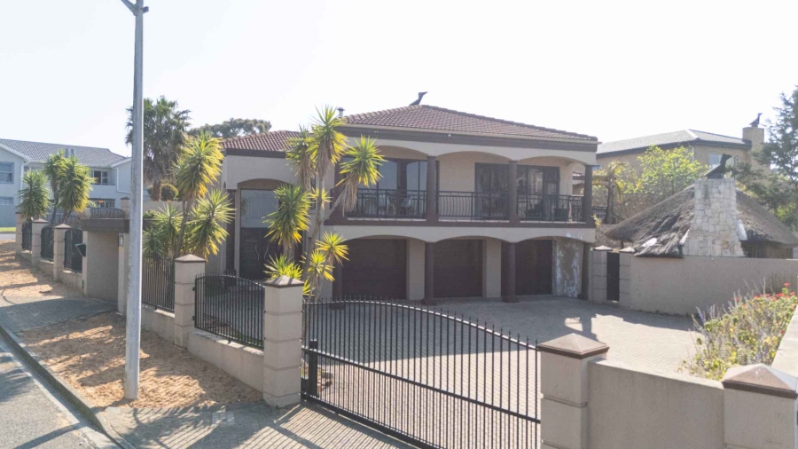 To Let 4 Bedroom Property for Rent in Ridgeworth Western Cape